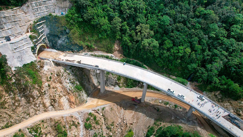 Supervisa SICT avance de obras de la autopista Barranca Larga-Ventanilla en Oaxaca