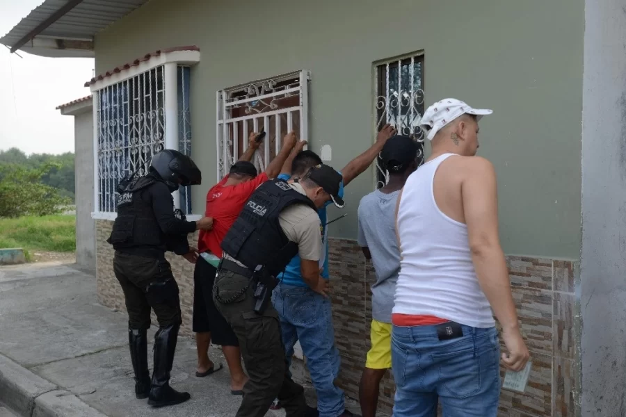 Delincuentes disparan contra sede de Fiscalía en suroeste de Ecuador