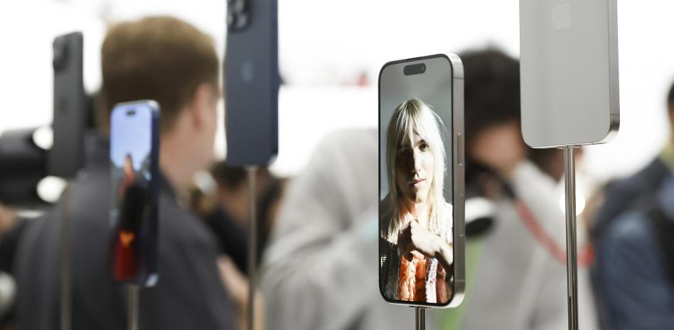 EU demanda a Apple por ejercer monopolio en el mercado de teléfonos inteligentes